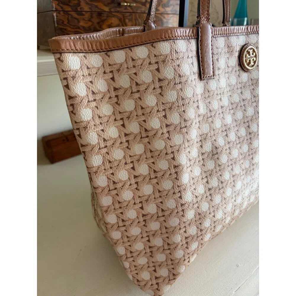 Tory Burch Ever-Ready Zip Beige Tote Bag - Picture 3 of 15